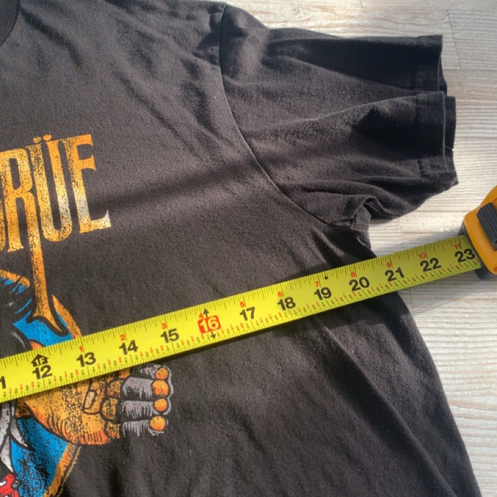 Motley Crue Tour 1987 Black T-Shirt - Picture 2 of 3